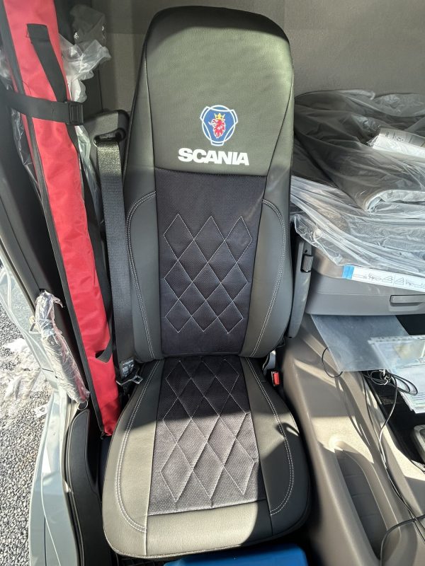 Sėdynių užvalkalai Scania R/G/P  - perforuota alkantara - Dvi pneumatinės sėdynės
